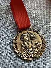 Medalha de prêmio esportivo vintage EUA cor dourada símbolo olímpico de fogo comprar usado  Enviando para Brazil