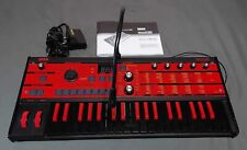 Teclado sintetizador y vocoder Korg Microkorg - rojo/negro, usado segunda mano  Embacar hacia Mexico