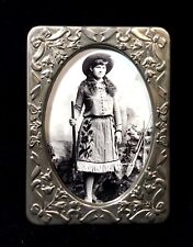 Miss Annie Oakley cor prata estampa emoldurada Old Wild West rifle atirador de arma , usado comprar usado  Enviando para Brazil