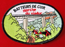 Embroidered fabric crest d'occasion  Expédié en Belgium