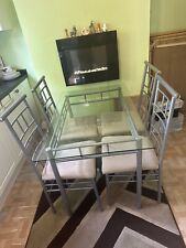 Mesa de habitación de cocina de cristal con 4 sillas acolchadas en crema., usado segunda mano  Embacar hacia Argentina
