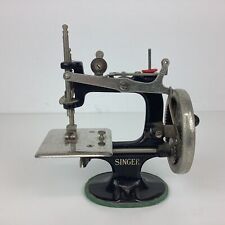 Máquina de coser Singer vintage mini juguete para niños negra y plateada (C1) NS#8672 segunda mano  Embacar hacia Argentina