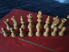 Używany, Szachy Staunton w drewnianym pudełku, 2x 16 drewnianych figurek szachowych, drewno bukszpanowe z lat 60. na sprzedaż  Wysyłka do Poland