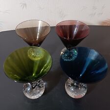 Usado, Vários copos de martini coloridos com fundo bolha sem marca comprar usado  Enviando para Brazil