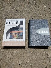 Bíblia da Vida Cotidiana Versão Amplificada Joyce Meyer com Caixa Couro Ligado a Estanho comprar usado  Enviando para Brazil