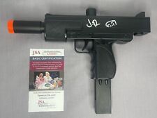 Pistola de ar macia Jon Bernthal ASSINADA com certificado de autenticidade JSA e prova fotográfica ~ O Justiceiro ~Uzi comprar usado  Enviando para Brazil