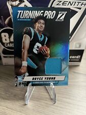 2023 Zenith Football - Bryce Young ROOKIE CARD PATCH SP - Turning Pro #TPM-BYG comprar usado  Enviando para Brazil