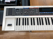 Usado, Roland Juno-Di sintetizador móvel portátil 61 teclas cor branca com USADO comprar usado  Enviando para Brazil