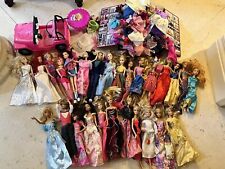 ¡25 muñecas Barbie y 2 Ken! ¡Incluye accesorios, ropa, armario y jeep! 14+ libras!¡! segunda mano  Embacar hacia Mexico