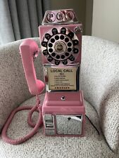 Suporte de parede retrô para telefone público rosa Crosley com chave, funciona perfeitamente! CE comprar usado  Enviando para Brazil