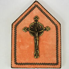 VINTAGE FRENCH RELIGIOUS SMALL PINK VELVET WALL PLAQUE WITH METAL JESUS CROSS for sale  Shipping to South Africa