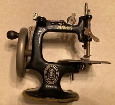 Used, SINGER MINI SEWING MACHINE SALESMAN SAMPLE OR CHILDS TOY - VINTAGE ANTIQUE for sale  Shipping to South Africa