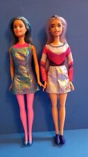 2 Barbies (1 articulada) em roupas brilhantes  comprar usado  Enviando para Brazil