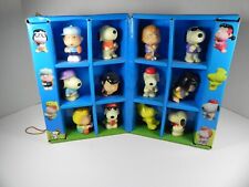 Juego de 12 figuras raras de la familia Snoopys Peanuts Snoopy con caja de exhibición completa segunda mano  Embacar hacia Argentina