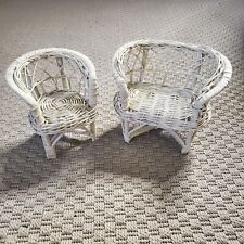 2 piezas de colección mimbre blanco ratán muebles casa de muñecas silla tamaño Barbie y asiento de amor segunda mano  Embacar hacia Argentina