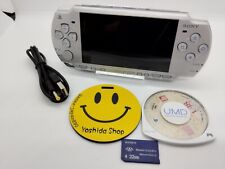 Sistema Sony PSP 2000 PRATA com Carregador [Região Livre] Testado Bom Playstation comprar usado  Enviando para Brazil