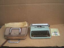 Máquina de escribir Olivetti Lettera 22 vintage con estuche original segunda mano  Embacar hacia Mexico