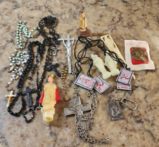 Lote de medallas religiosas de colección rosarios colgantes cristianos católicos cruces etc., usado segunda mano  Embacar hacia Argentina