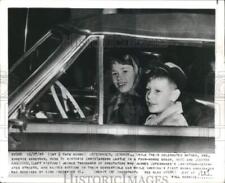 1949 Foto de prensa de hermanos Hans y Johanna Anderson esperan en coche en Dinamarca segunda mano  Embacar hacia Argentina