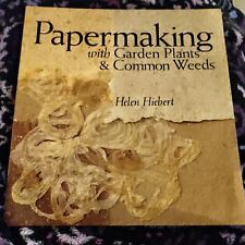  Fabricación de papel con plantas de jardín y malezas comunes por Helen Hiebert segunda mano  Embacar hacia Mexico