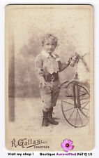 Petit garçon tricycle d'occasion  Chaumont