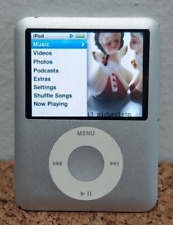 Usado, Paquete de Reproductor de MP3 Apple iPod nano 3ra Generación 4GB Plateado MA978LL con Cubierta segunda mano  Embacar hacia Argentina