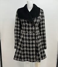 Guess coat women for sale  Painesville