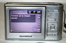 Batería y tarjeta para cámara digital Olympus T-100 plateada 12 MP AF 3X con zoom óptico segunda mano  Embacar hacia Argentina