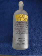 Botella vacía de vodka limón esmerilado con tapa 1,75 L exhibición artesanal segunda mano  Embacar hacia Argentina