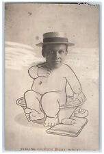 c1910 Divertida Caricatura Hombre Bebé Sombrero Baño Chupete RPPC Foto Sin Publicar Postal segunda mano  Embacar hacia Argentina