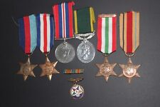 Grupo de Medallas Original Segunda Guerra Mundial, Medalla de Eficiencia Territorial QE2 e Insignia de Jubileo OES segunda mano  Embacar hacia Mexico