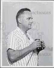 1964 Press Photo Chairman of the Gold Cup Race Robert Irey relógios jogo ESPORTES comprar usado  Enviando para Brazil