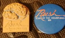 RUSH ORIGINAL 1979 TOUR OF THE HEMISPHERES BADGES X2 OFFICIAL MERCH PEART LEE, usado comprar usado  Enviando para Brazil