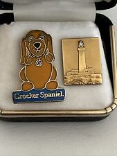2 pasadores de corbata vintage de Crocker Bank: Crocker Spaniel y faro segunda mano  Embacar hacia Argentina