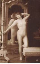 Femme nue appuyant d'occasion  France