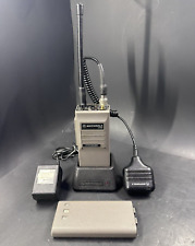 Radio portátil sintetizada Motorola HT50 con estación base segunda mano  Embacar hacia Argentina
