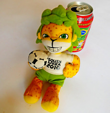 Muñeca Zakumi mascota de la Copa Mundial de la FIFA 2010 juguete y lata de coca cola Brasil segunda mano  Embacar hacia Argentina