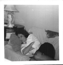 joven dama durmiendo en el sofá* foto antigua instantánea segunda mano  Embacar hacia Argentina