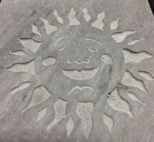 Parte inferior de corcho de diseño celestial grabada con trivet de pizarra grabada sol sonriente de colección segunda mano  Embacar hacia Argentina