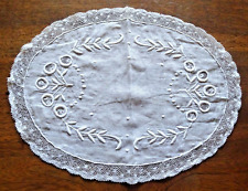 Napperon antique embroidered d'occasion  Expédié en Belgium