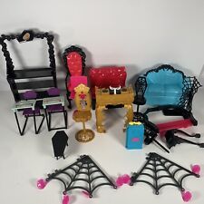 Pakiet mebli Monster High, w tym krzesła, stoły, kanapy - dobry stan na sprzedaż  Wysyłka do Poland