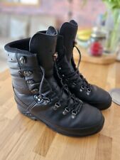 lowa boots size 9 for sale  EYE