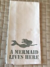 Usado, "Toalla de té 100 % algodón con temática oceánica ""A Mermaid Lives Here"" 29 X 19,5""" segunda mano  Embacar hacia Argentina