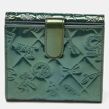 Billetera compacta con símbolos de cuero verde patente de Chanel segunda mano  Embacar hacia Argentina