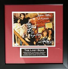 Foto emoldurada com inscrição assinada pelo elenco 8x10 The Lost Boys Feldman Patric Newlander comprar usado  Enviando para Brazil