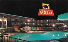 Cartão postal de piscina PENDLETON, Oregon OU MOTEL MAVERICK Night~Buffalo Neon ROADSIDE comprar usado  Enviando para Brazil