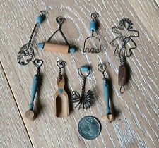 Lote de 8 herramientas de utensilios de cocina en miniatura para casa de muñecas de madera y metal segunda mano  Embacar hacia Argentina