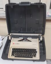 macchina scrivere olympia carina usato  Catanzaro