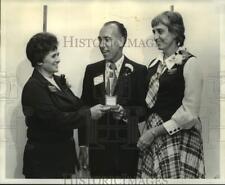 1972 Press Photo American Business Women's Association prêmio "Chefe do Ano" comprar usado  Enviando para Brazil