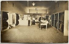 Cartão postal foto real RPPC - Interior da loja de roupas masculinas com trabalhadores  comprar usado  Enviando para Brazil